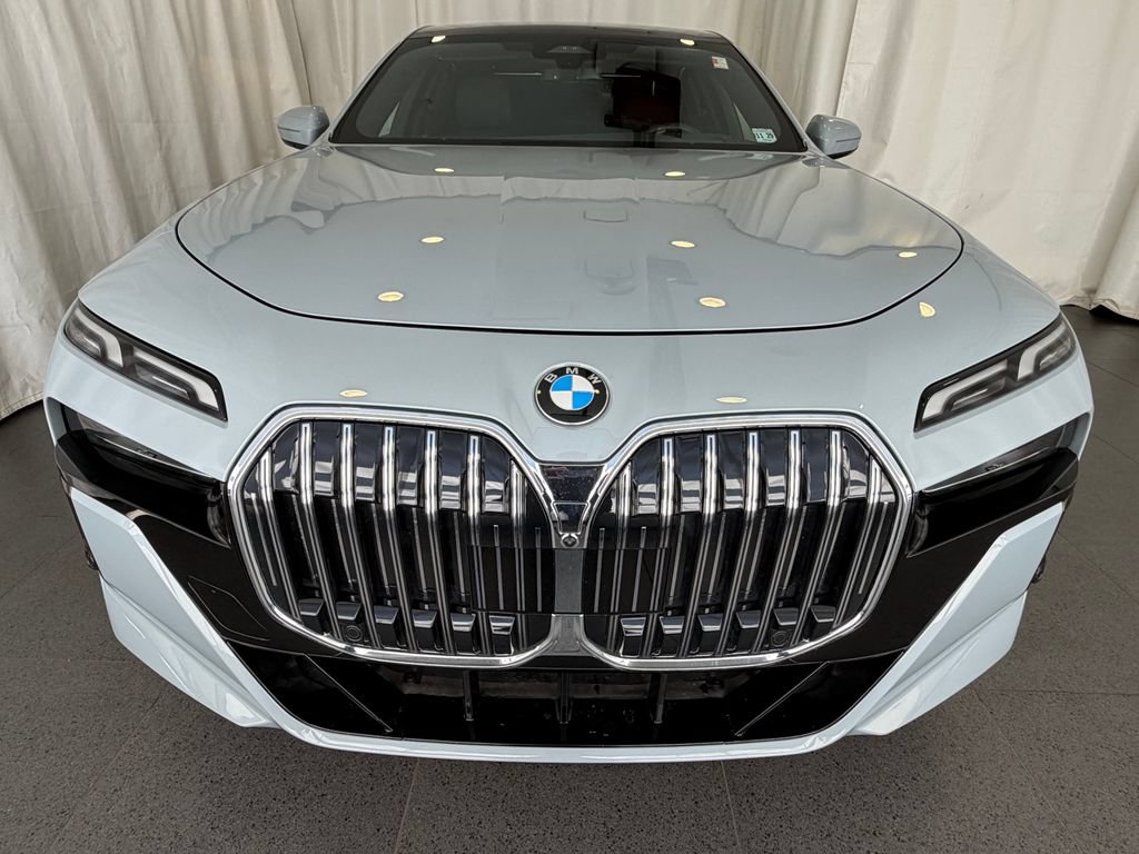 Used 2024 BMW 760i xDrive w/ Premium Package 2 AWD/4WD image 6