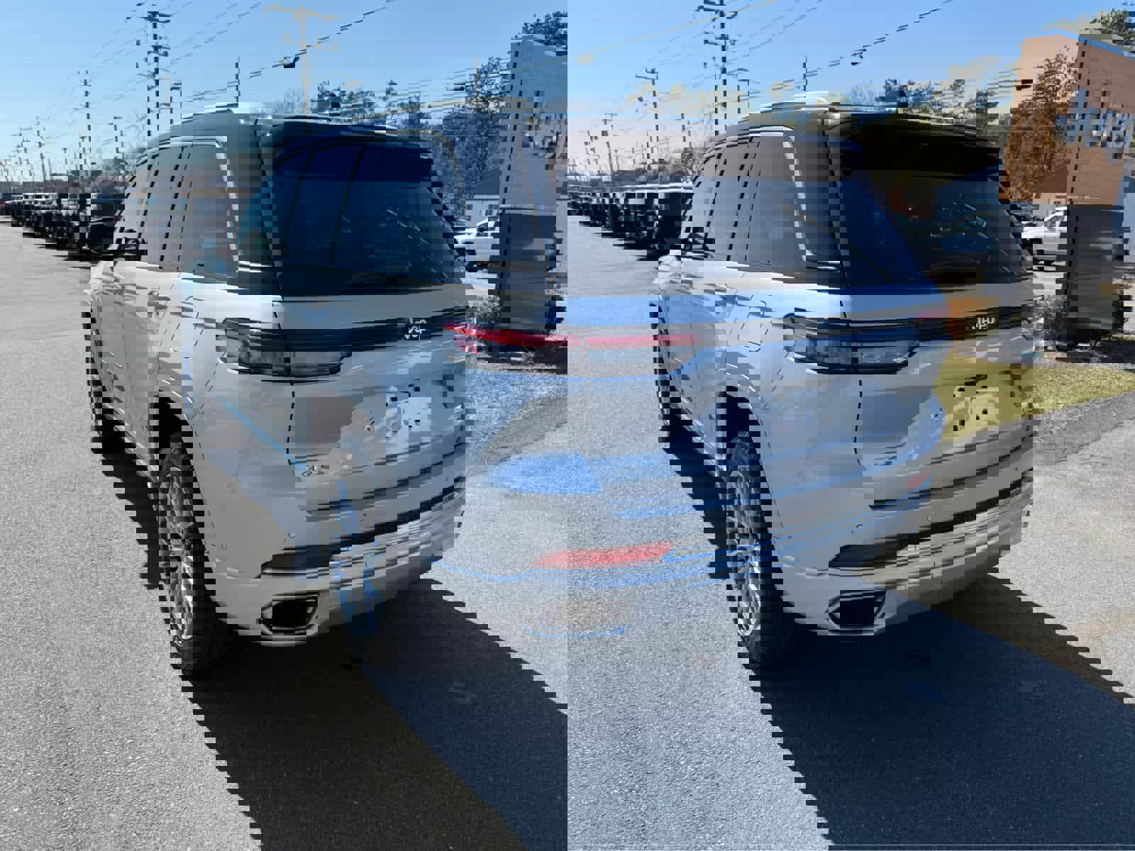 Used 2023 Jeep Grand Cherokee Summit w/ Luxury Tech Group V image 6