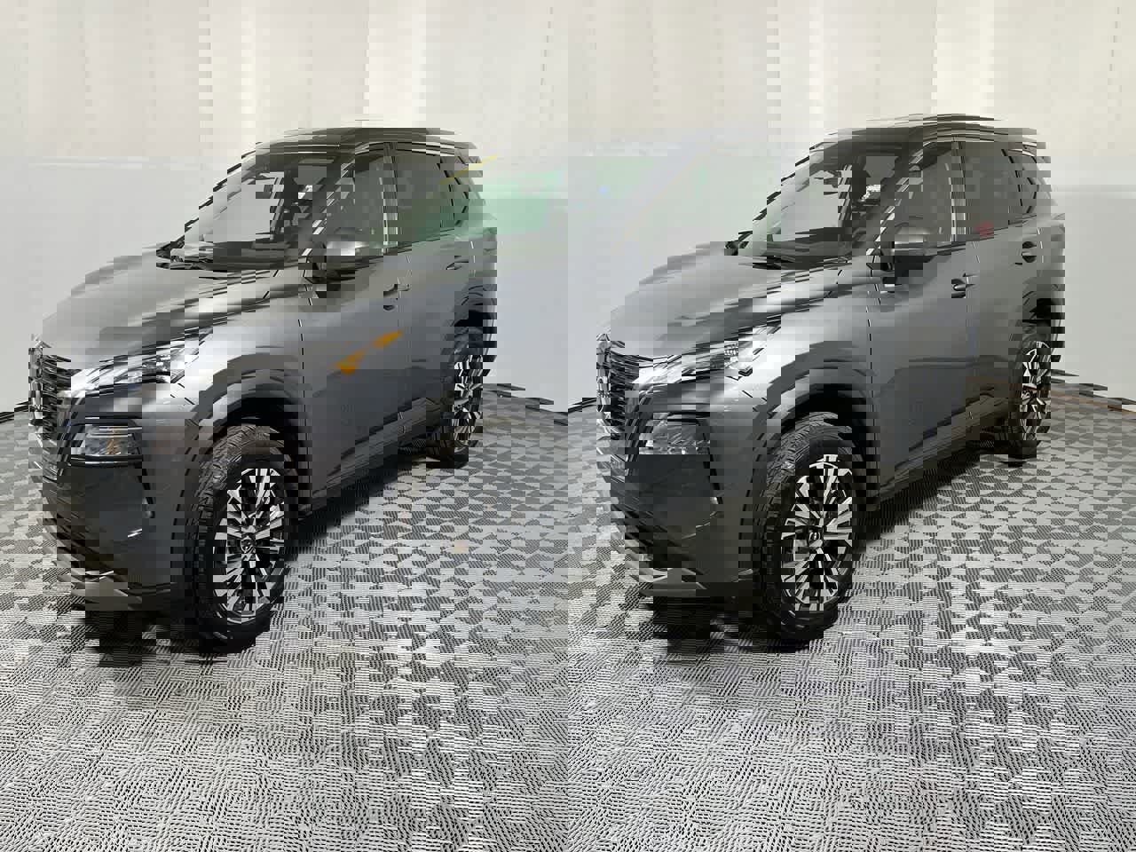 Used 2023 Nissan Rogue SV image 4