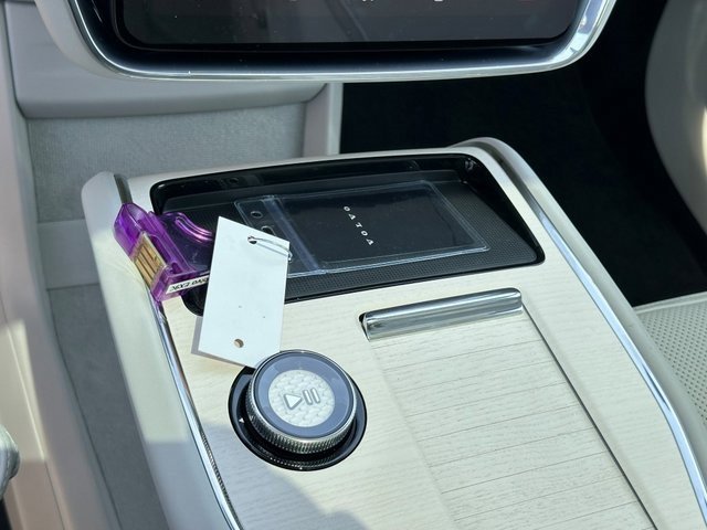 New 2025 Volvo EX90 Plus image 21