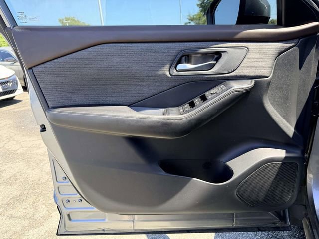 Used 2022 Nissan Rogue SV FWD image 14