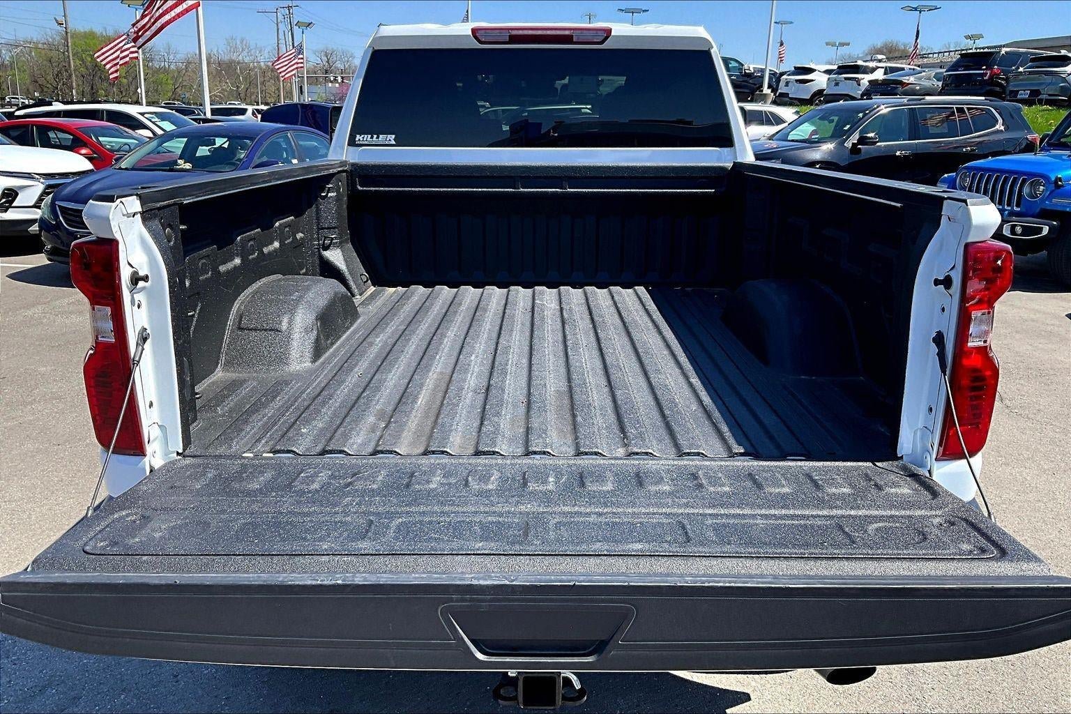 Used 2025 Chevrolet Silverado 2500 Custom w/ Custom Value Package AWD/4WD image 4