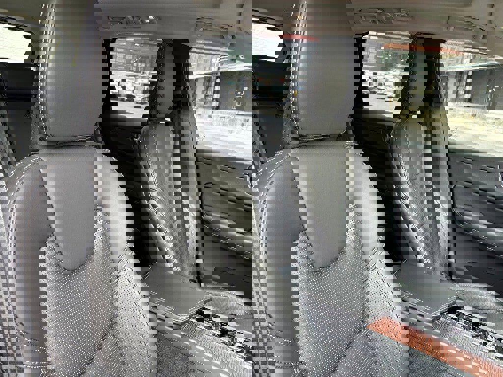 Certified 2024 Volvo XC60 T8 Ultimate w/ Protection Package Premier image 24