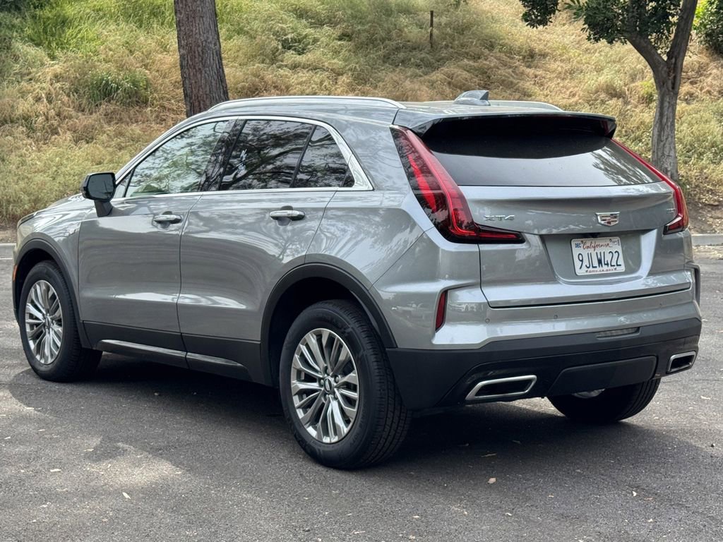 Used 2024 Cadillac XT4 Premium Luxury image 4