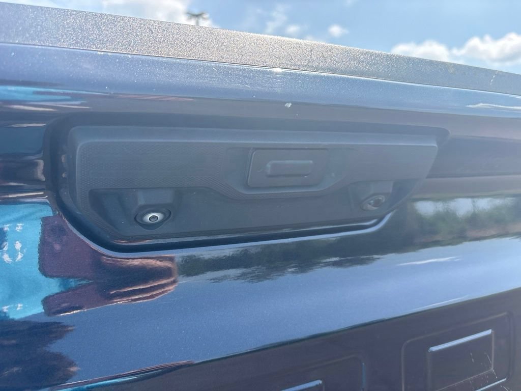 Used 2022 Chevrolet Silverado 1500 LT AWD/4WD image 9