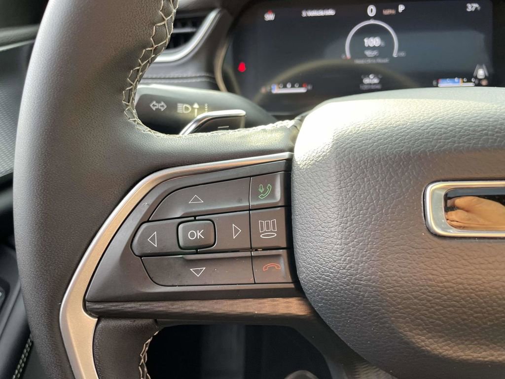 Used 2025 Jeep Grand Cherokee Laredo X AWD/4WD image 33