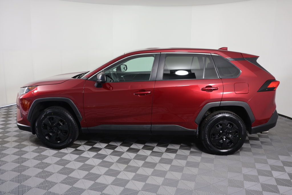 Used 2022 Toyota RAV4 LE AWD/4WD image 5