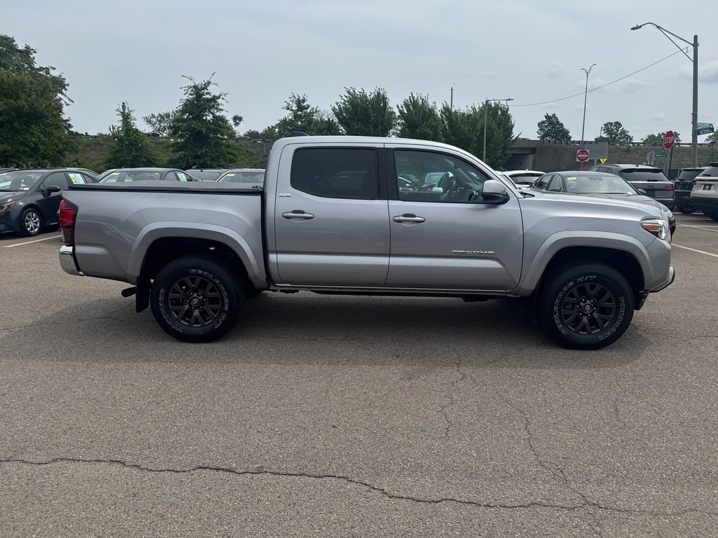 Used 2020 Toyota Tacoma SR5 AWD/4WD image 9