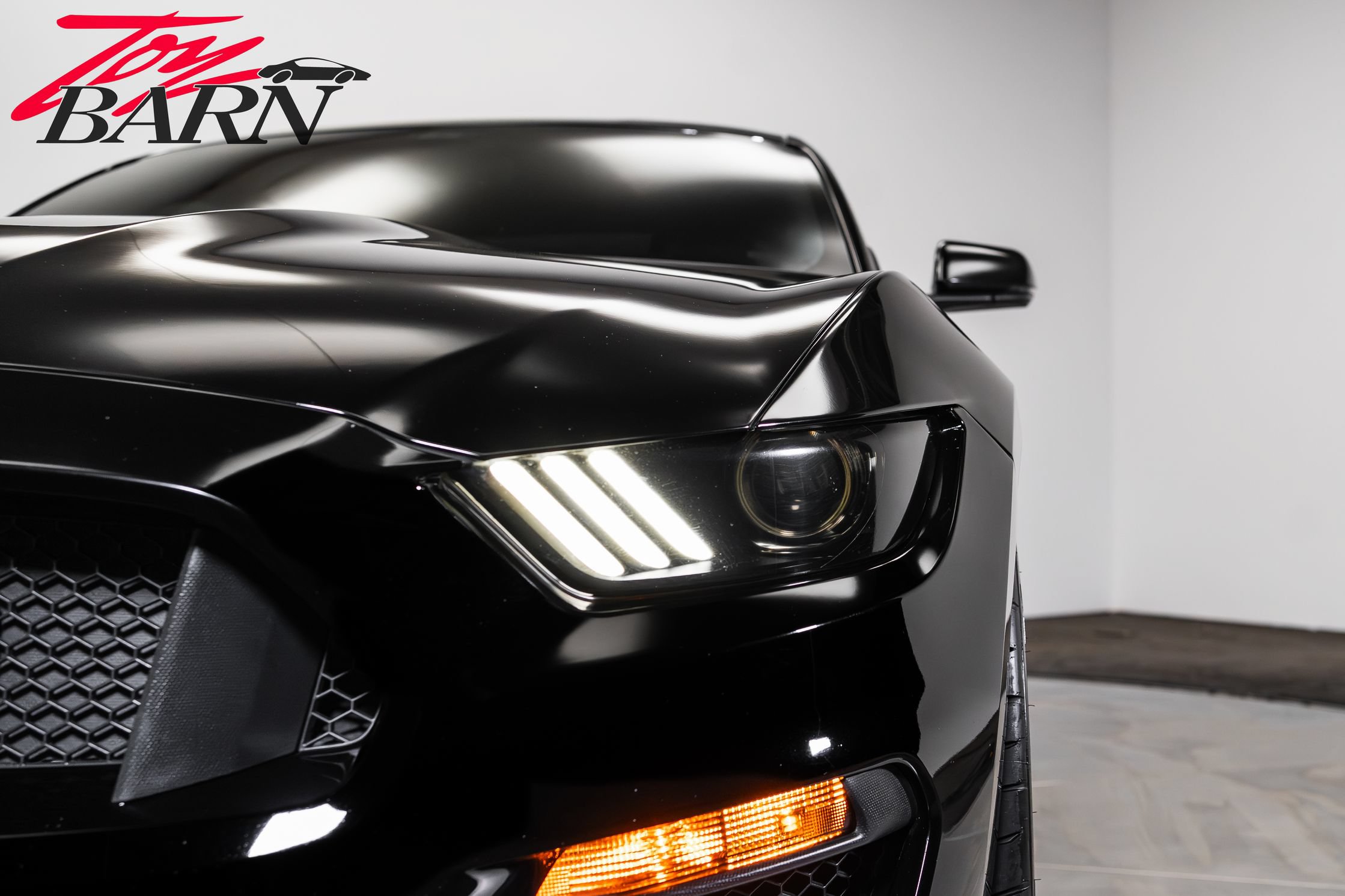 Used 2016 Ford Mustang Shelby GT350 w/ Technology Package RWD image 10
