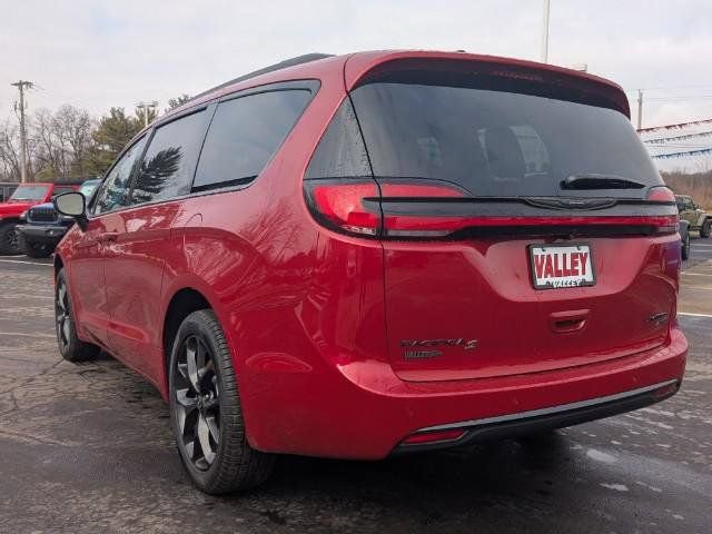 New 2026 Chrysler Pacifica Limited w/ S Appearance Package AWD/4WD image 5