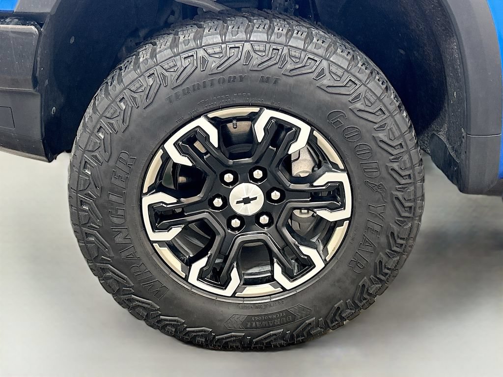Used 2025 Chevrolet Silverado 1500 ZR2 w/ Technology Package AWD/4WD image 30
