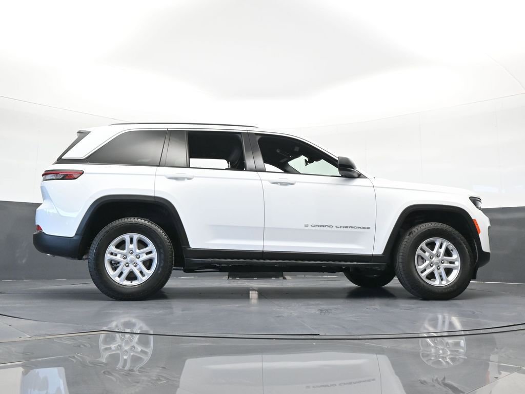 Used 2025 Jeep Grand Cherokee Laredo image 33