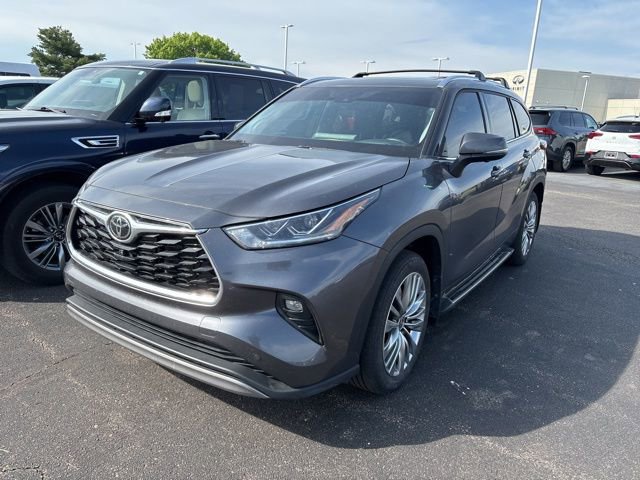 Used 2024 Toyota Highlander Platinum AWD/4WD image 3