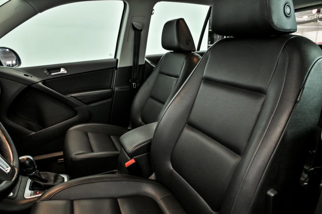 Used 2017 Volkswagen Tiguan S image 12