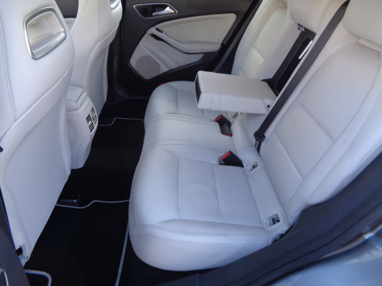 Used 2015 Mercedes-Benz CLA 250 image 22