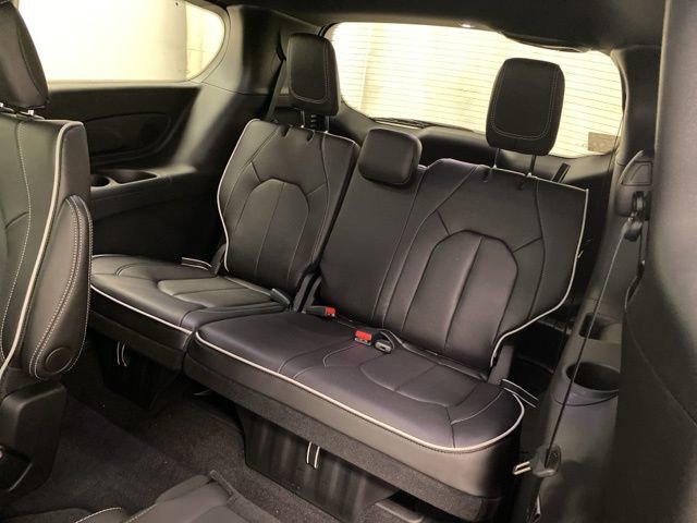 New 2026 Chrysler Pacifica Limited image 23