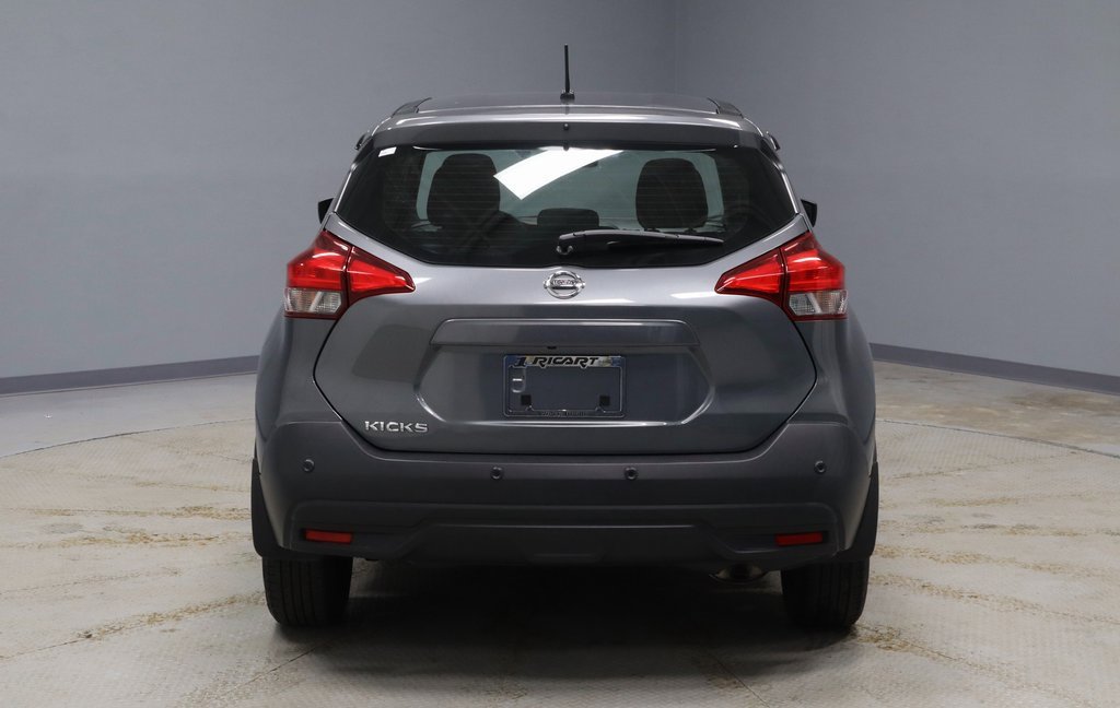Used 2020 Nissan Kicks S image 11