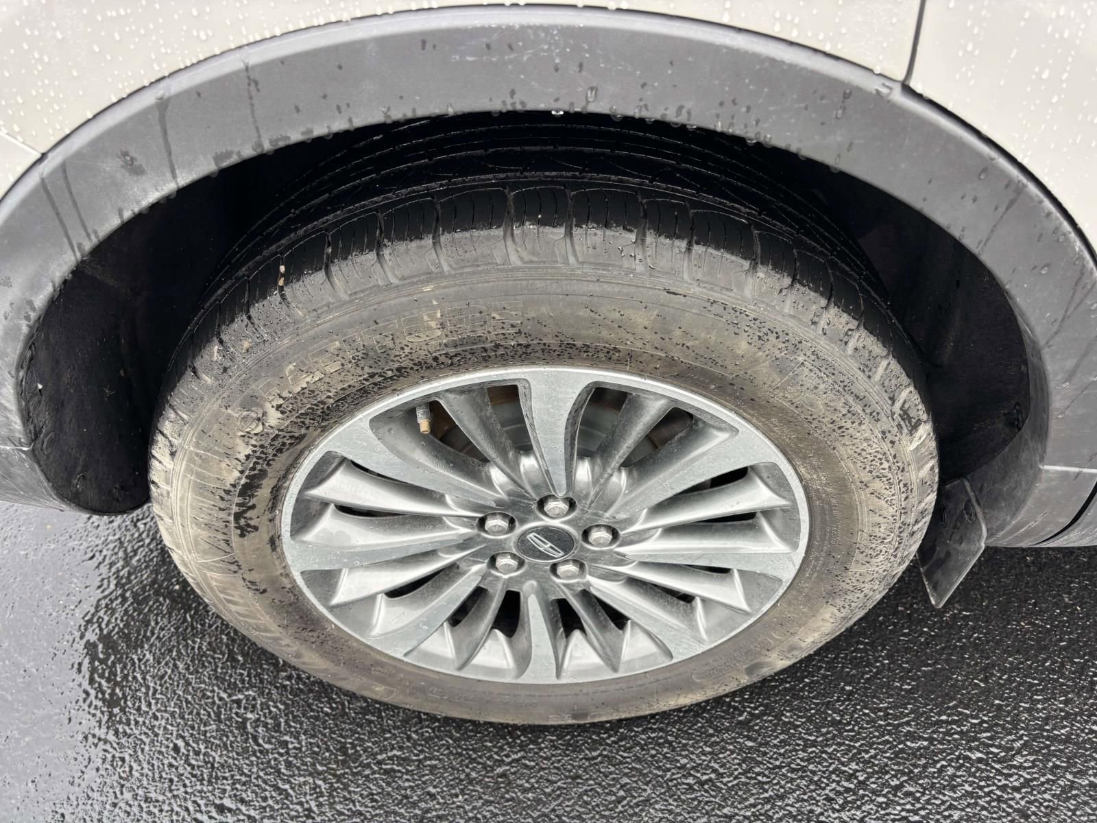 Used 2021 Lincoln Nautilus Reserve image 12