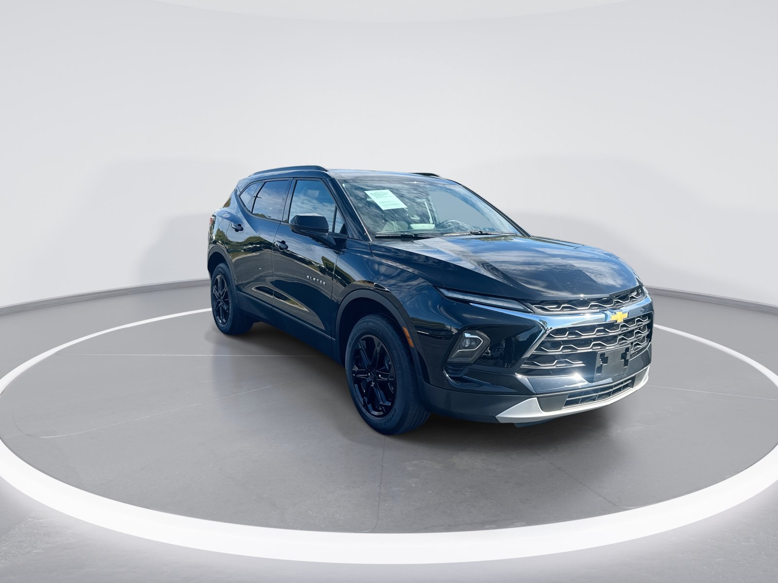 Used 2024 Chevrolet Blazer LT w/ Convenience Package FWD image 2