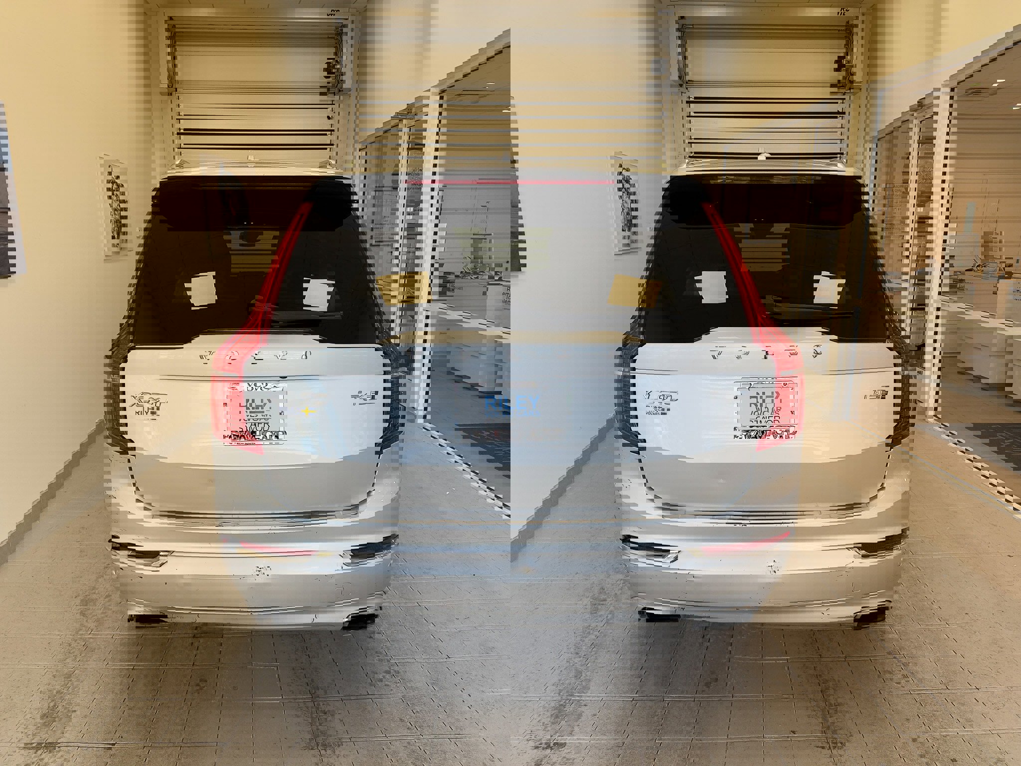 Used 2018 Volvo XC90 T6 Inscription w/ Convenience Package image 5