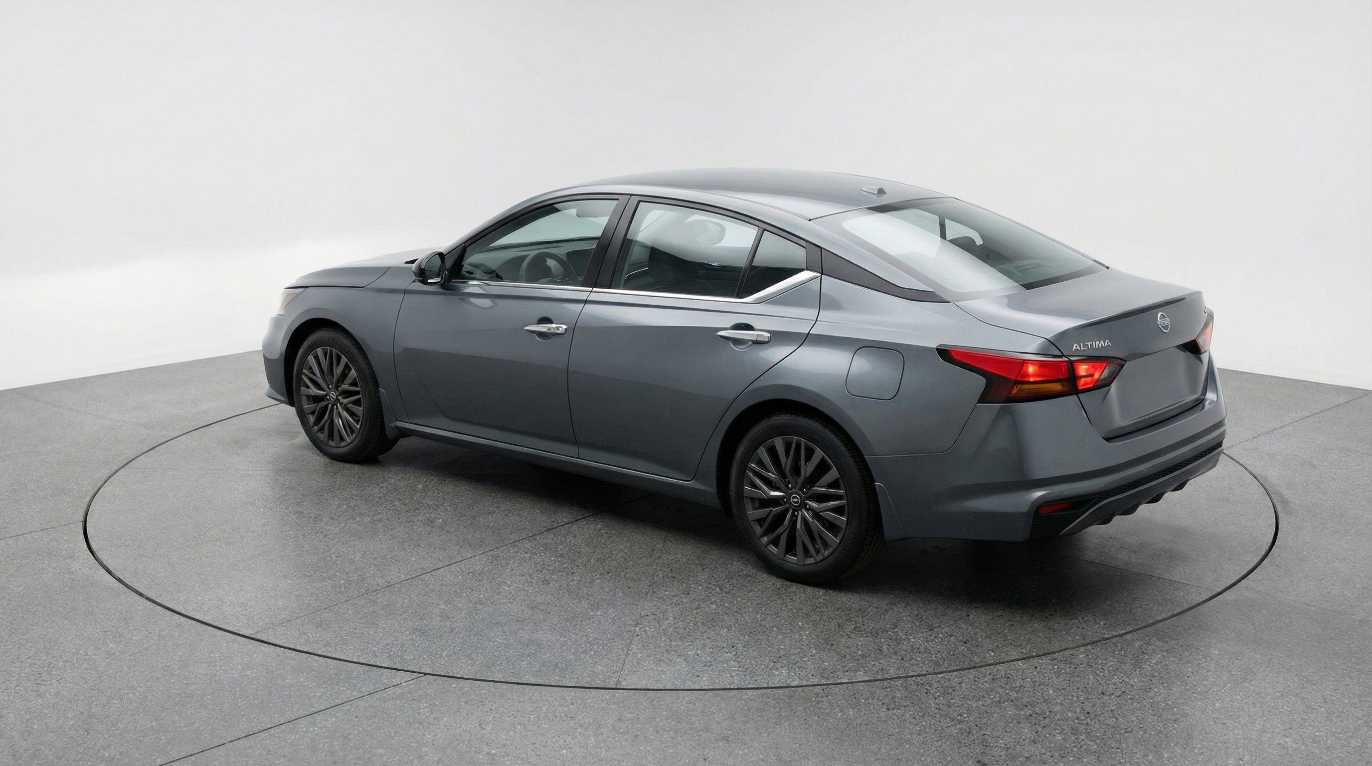 Used 2025 Nissan Altima 2.5 SV image 6