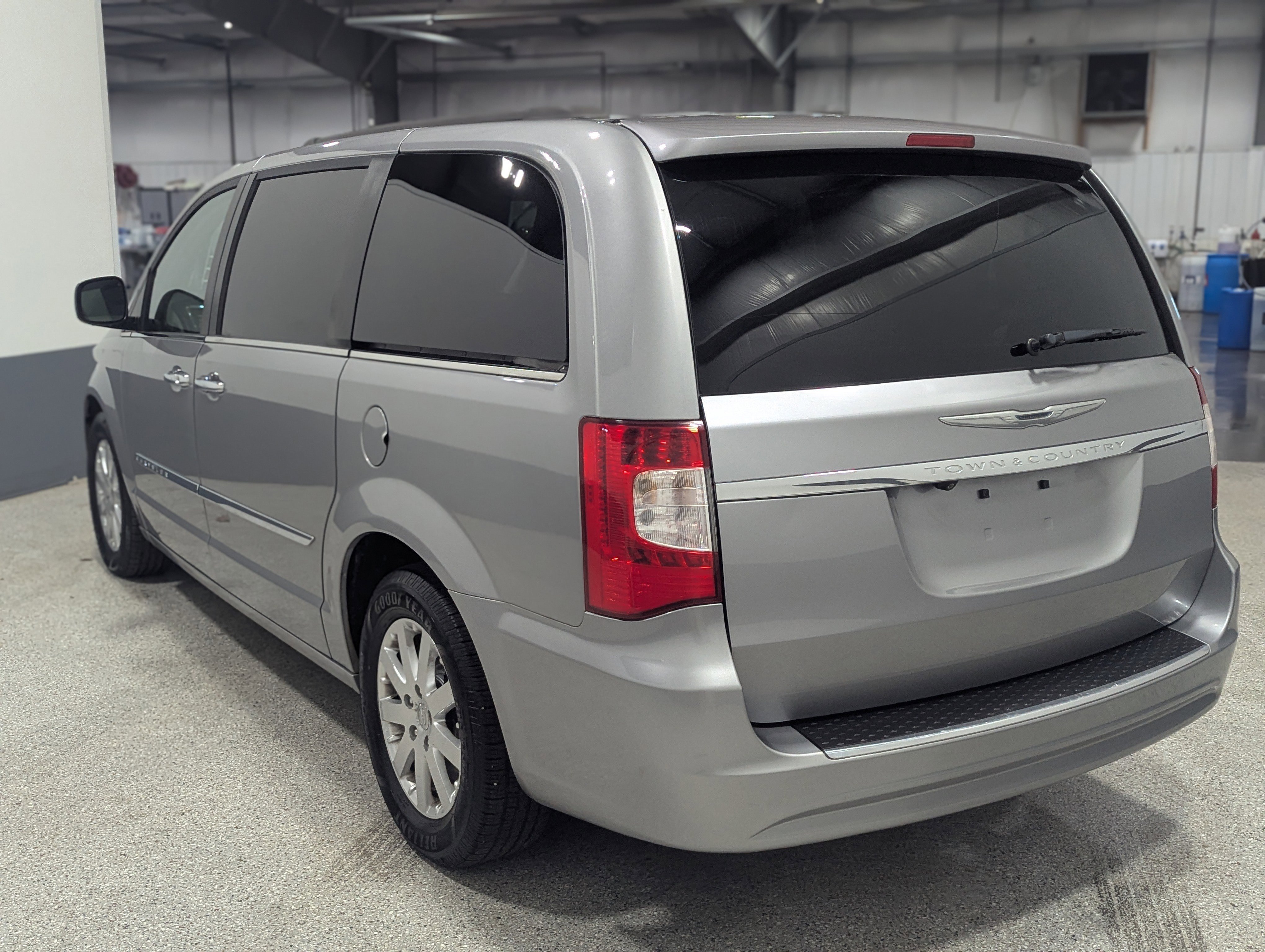 Used 2016 Chrysler Town & Country Touring w/ Driver Convenience Group FWD image 5