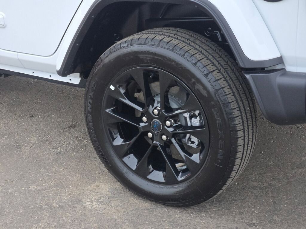 Certified 2025 Jeep Wrangler Unlimited Sahara w/ Safety Group image 14