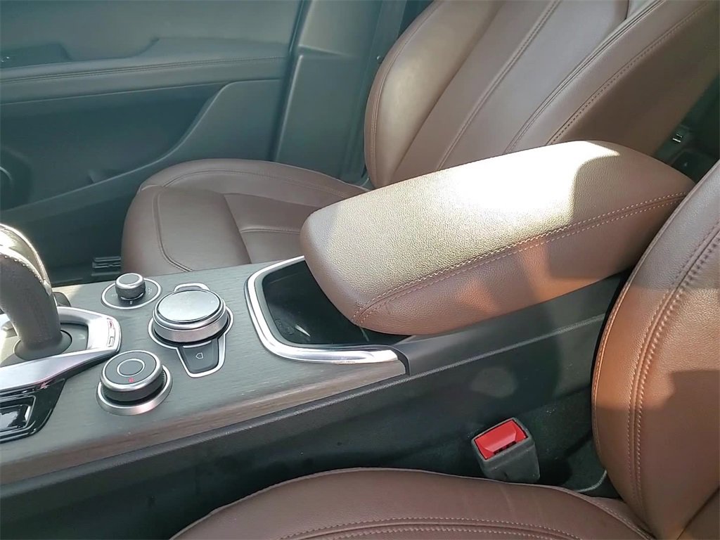 Used 2022 Alfa Romeo Stelvio Ti w/ Active Assist Plus Package image 18