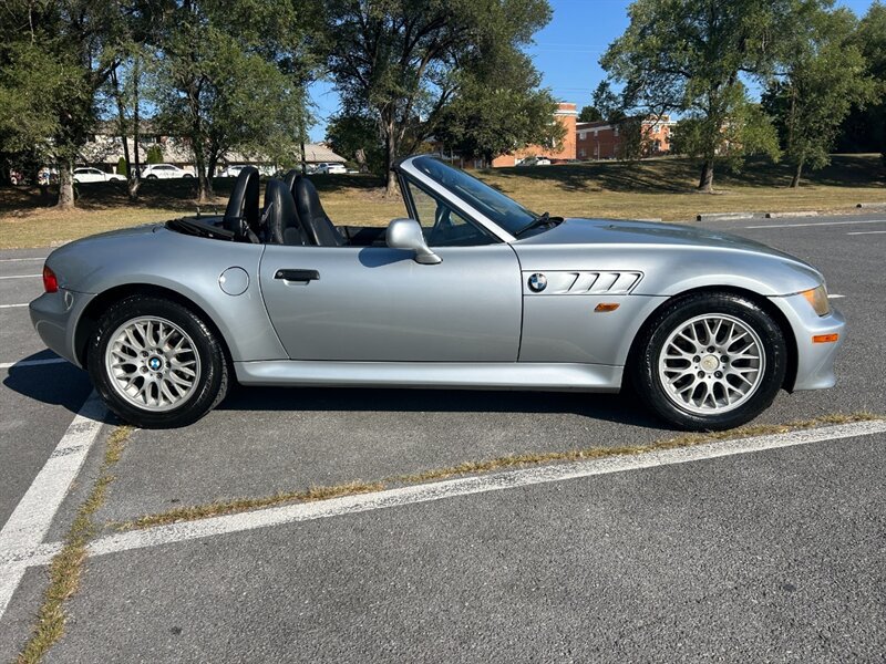 Used 1999 BMW Z3 2.5i RWD image 2