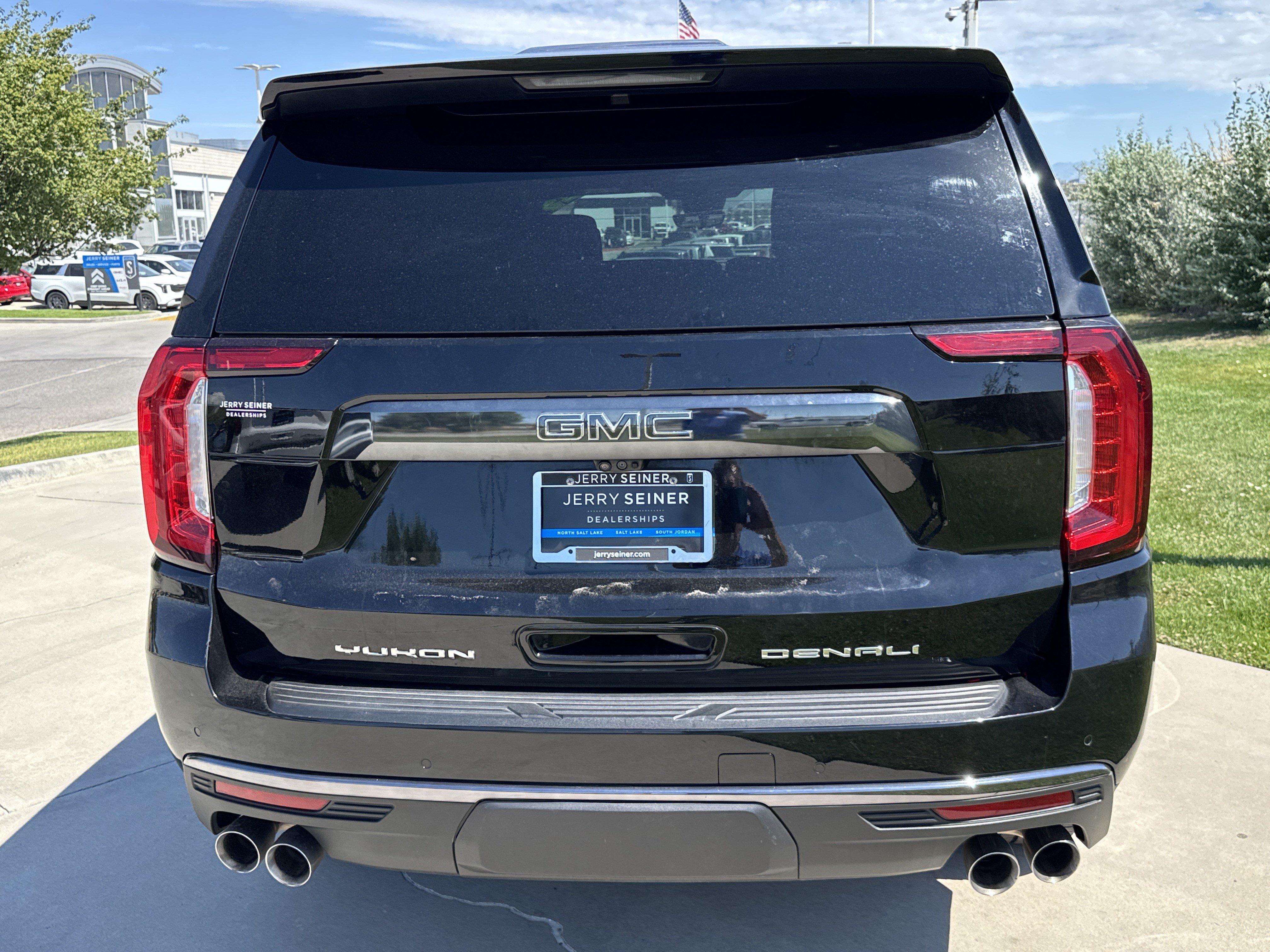 Used 2023 GMC Yukon Denali Ultimate AWD/4WD image 4