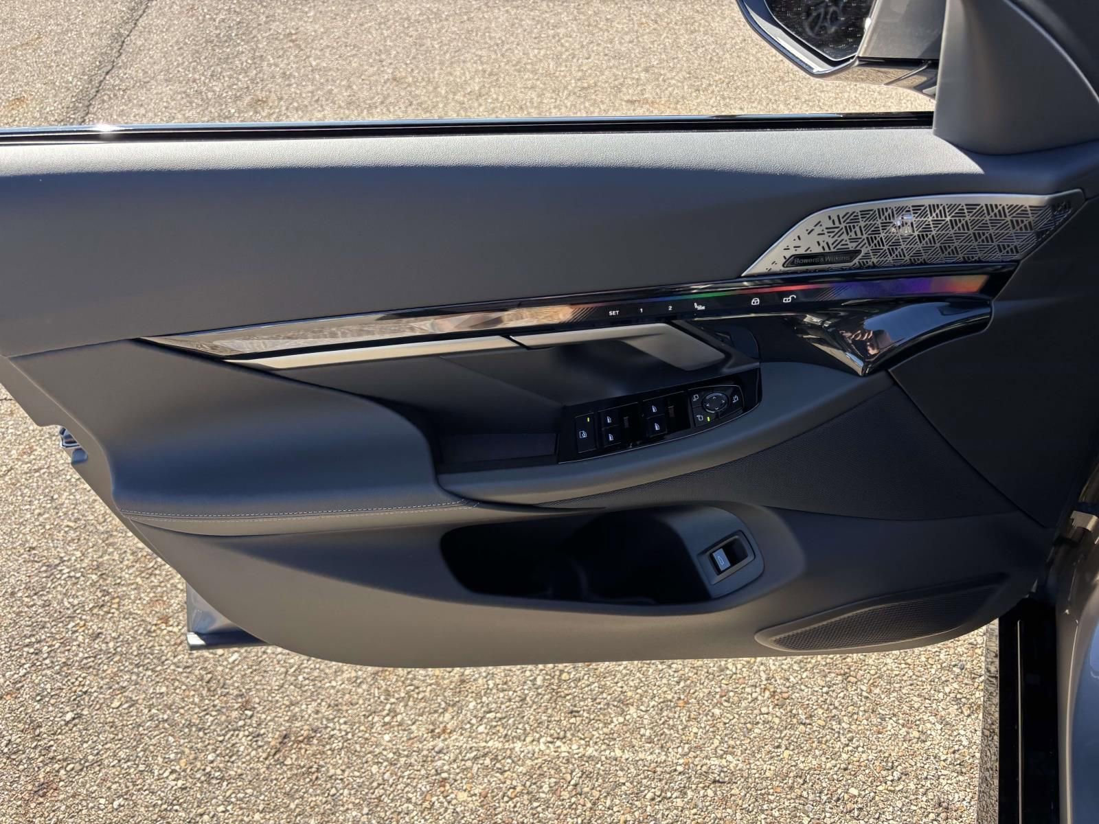 New 2026 BMW 550e xDrive image 11