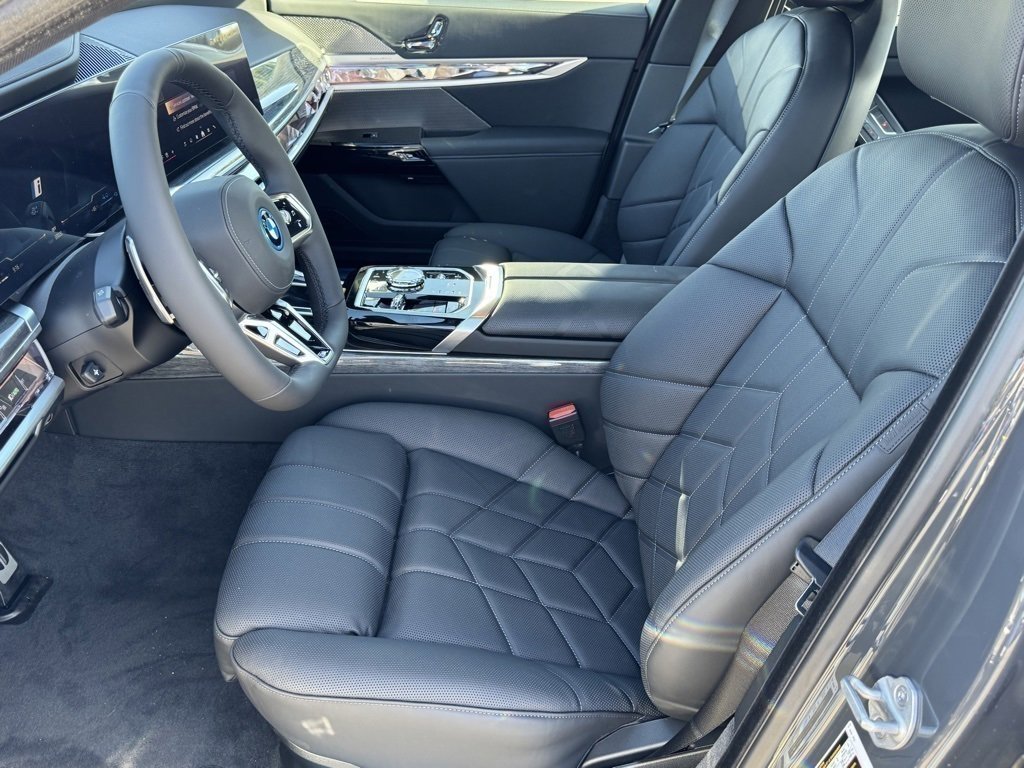New 2026 BMW 750e xDrive w/ Executive Package image 21