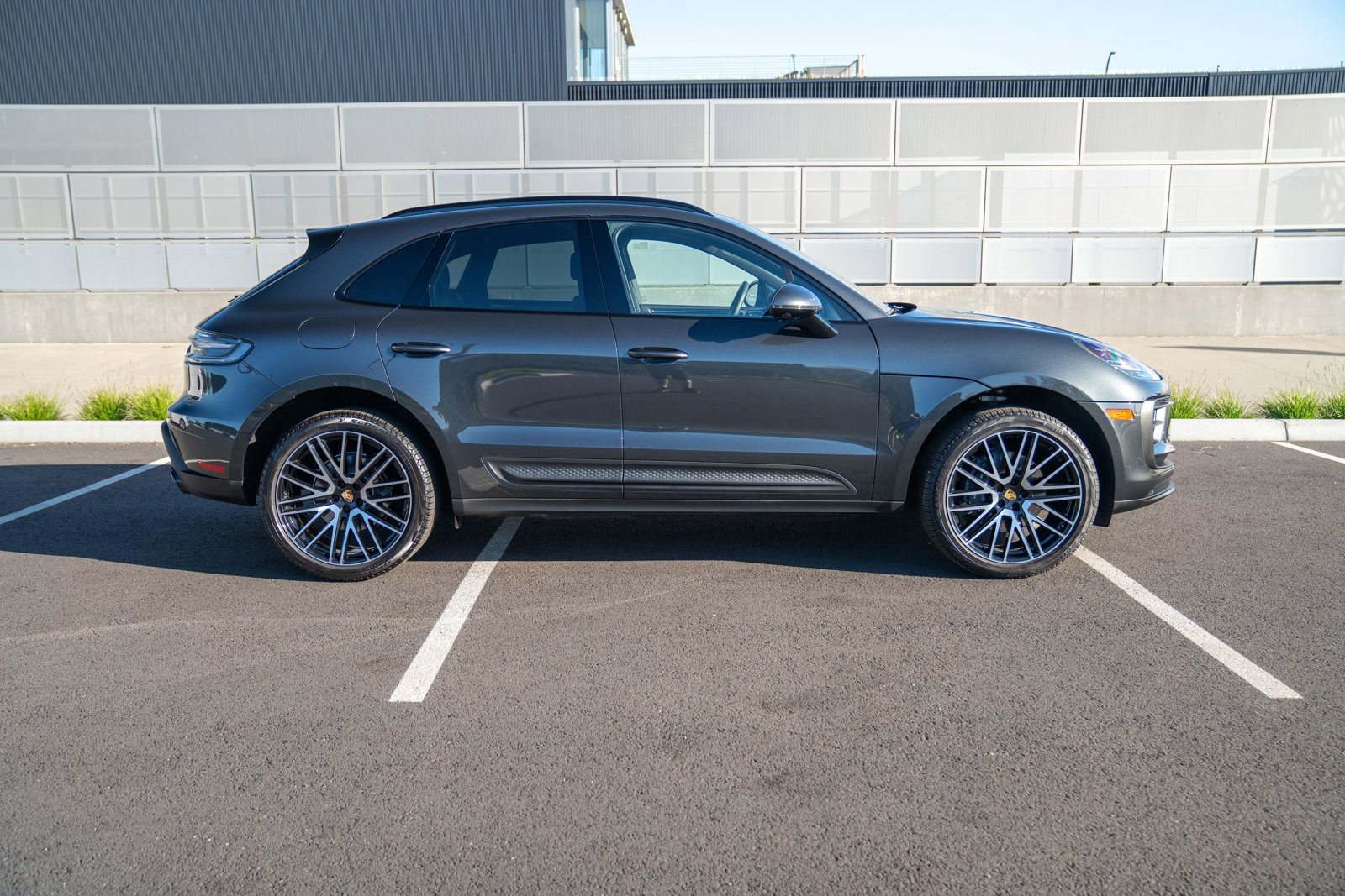Certified 2026 Porsche Macan AWD/4WD image 8