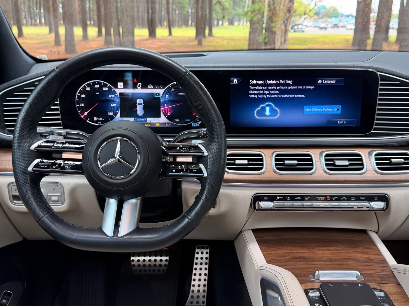 Used 2025 Mercedes-Benz GLS 450 4MATIC image 3