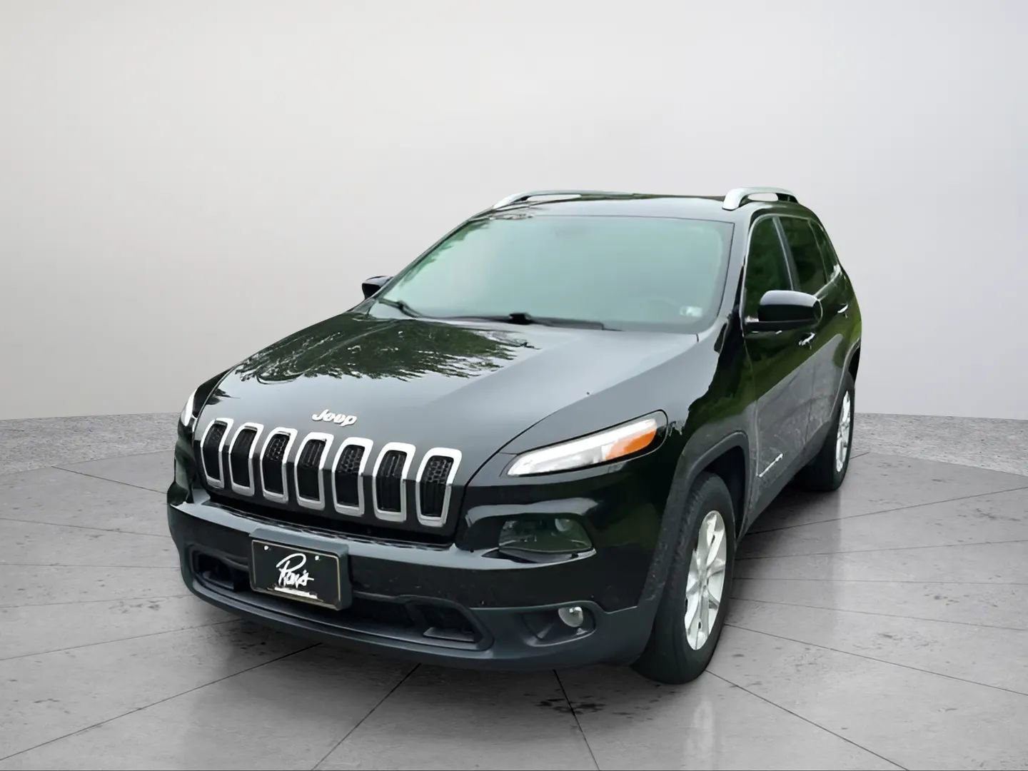 Used 2017 Jeep Cherokee Latitude w/ Cold Weather Group image 2