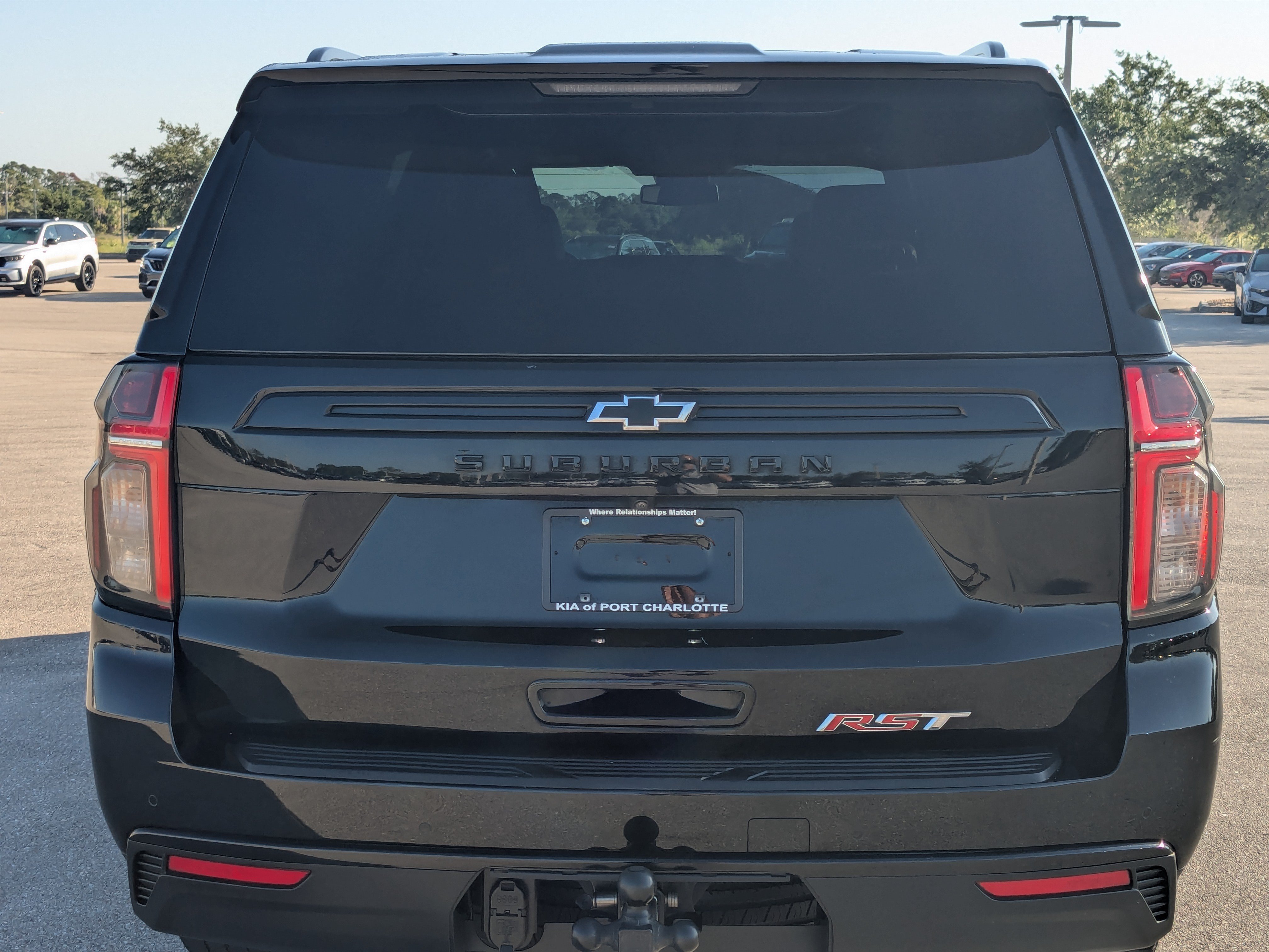 Used 2023 Chevrolet Suburban RST w/ Luxury Package AWD/4WD image 6