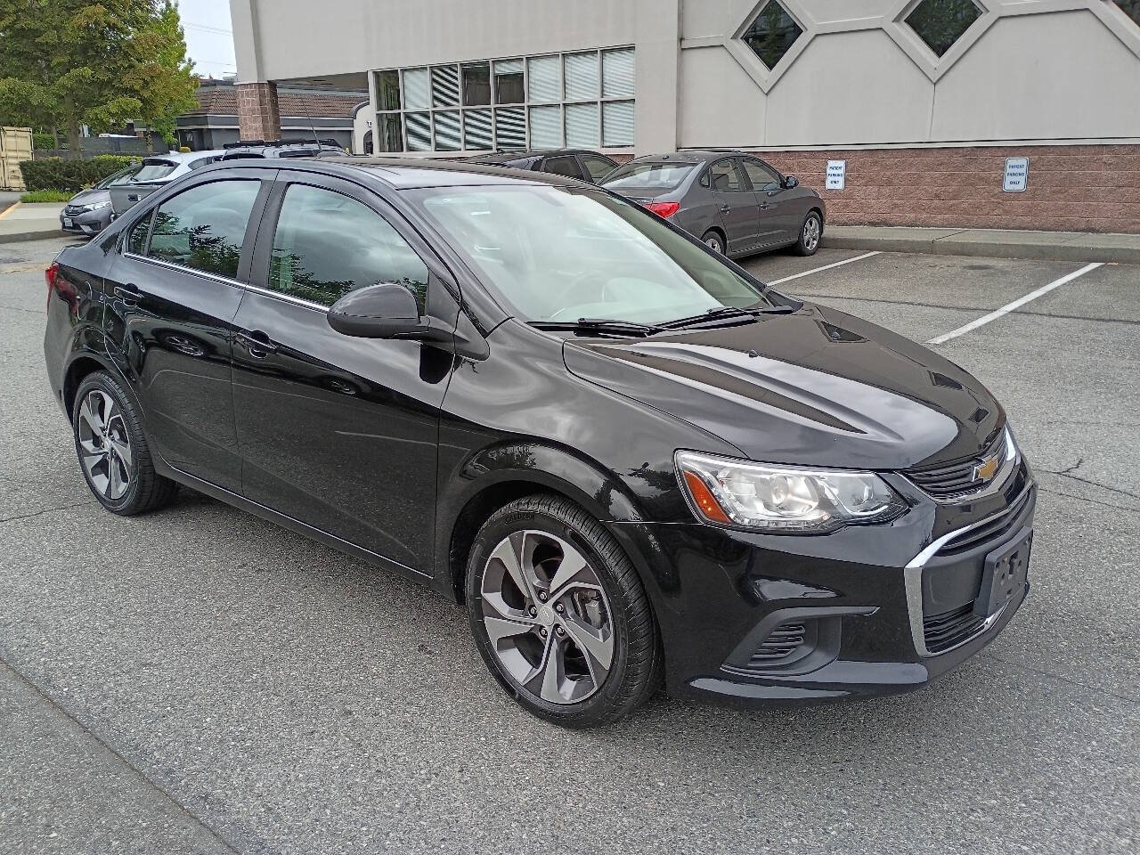 Used 2018 Chevrolet Sonic Premier FWD image 1