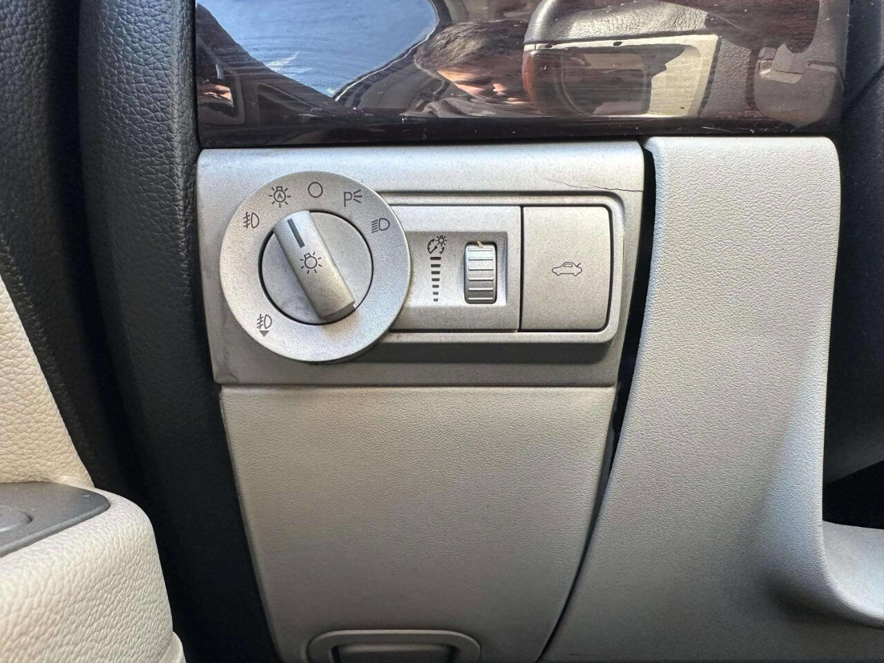 Used 2009 Lincoln MKZ image 24