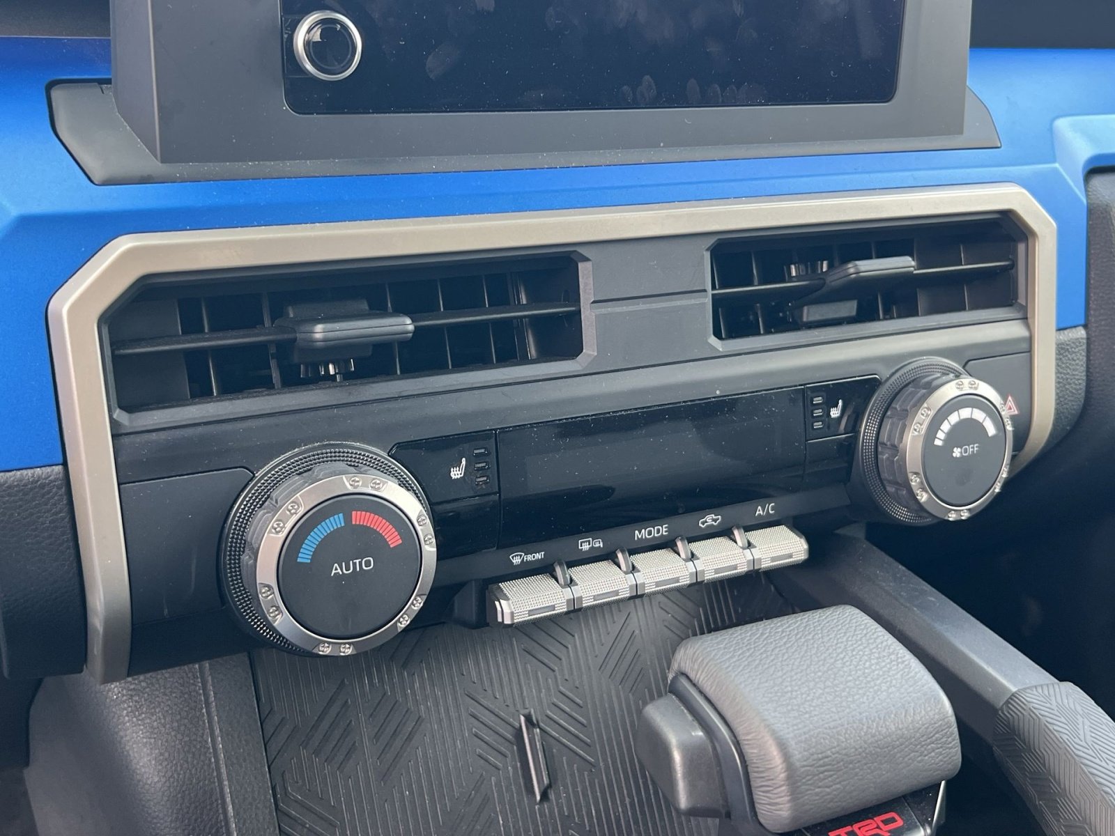 Used 2025 Toyota Tacoma TRD Off-Road image 17