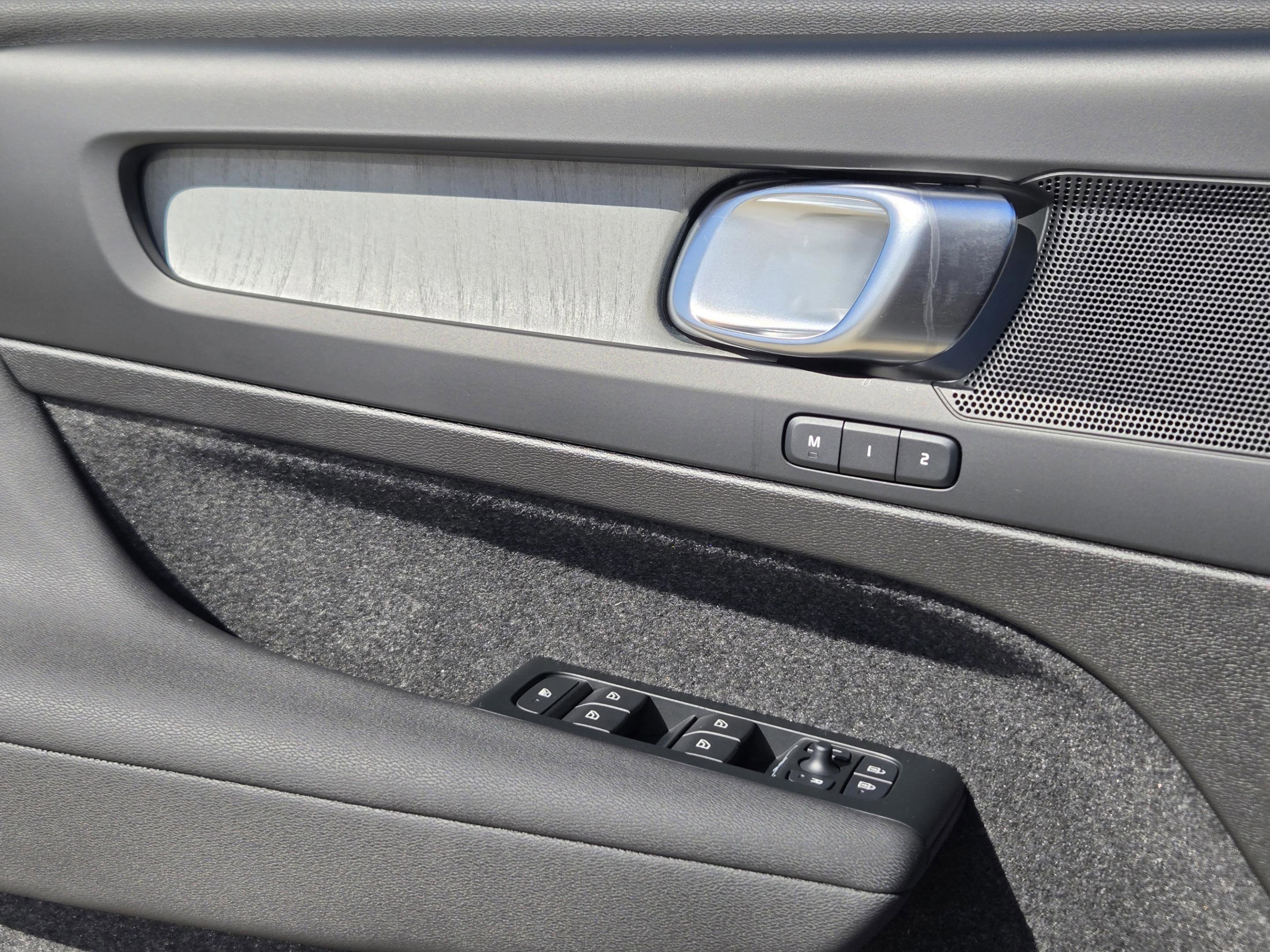 New 2026 Volvo XC40 B4 Core w/ Climate Package image 20