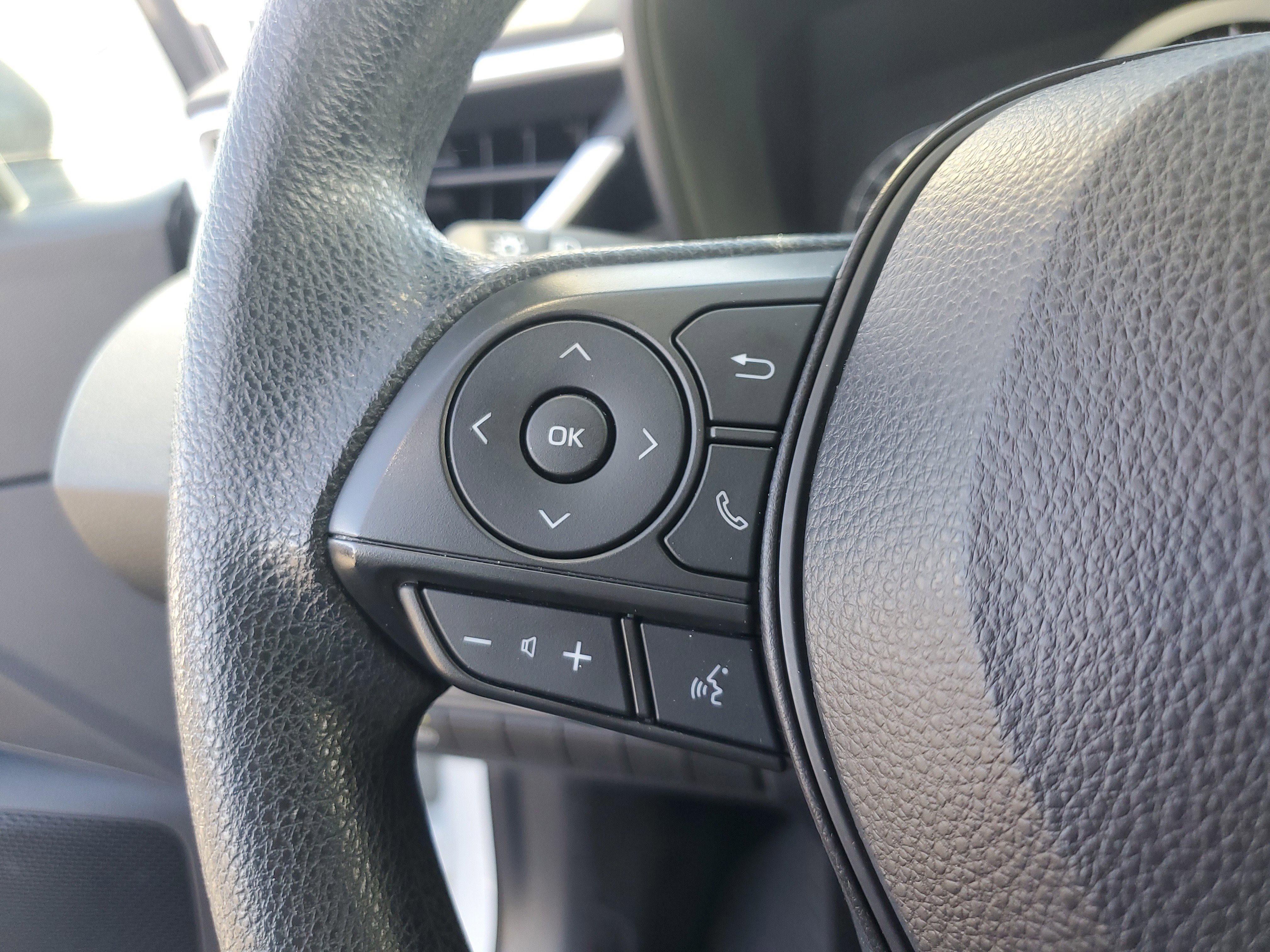 Used 2022 Toyota Corolla LE image 20