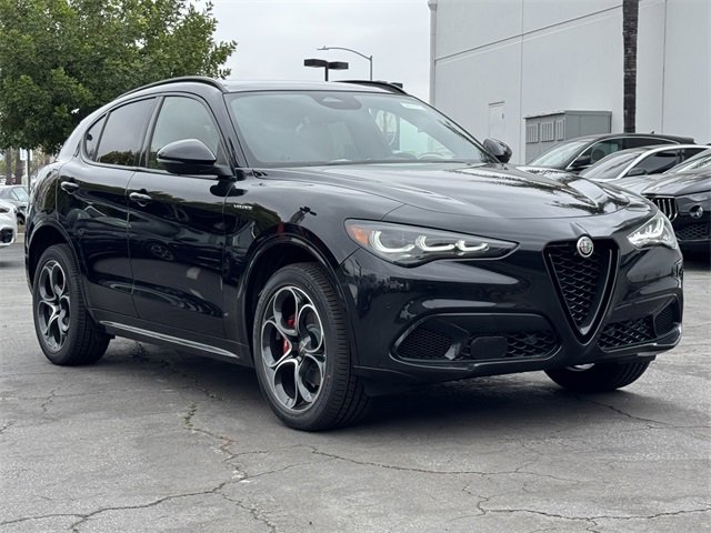 New 2025 Alfa Romeo Stelvio Sprint w/ Veloce Package