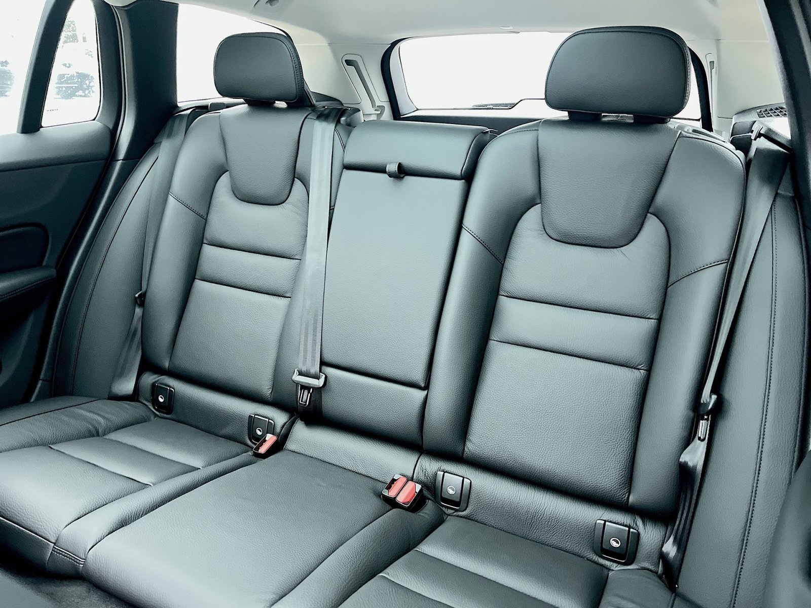 New 2026 Volvo V60 B5 Cross Country Plus w/ Protection Package Premier image 24