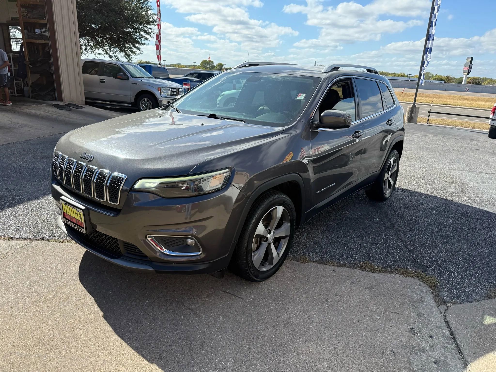 Used 2020 Jeep Cherokee Limited FWD image 1