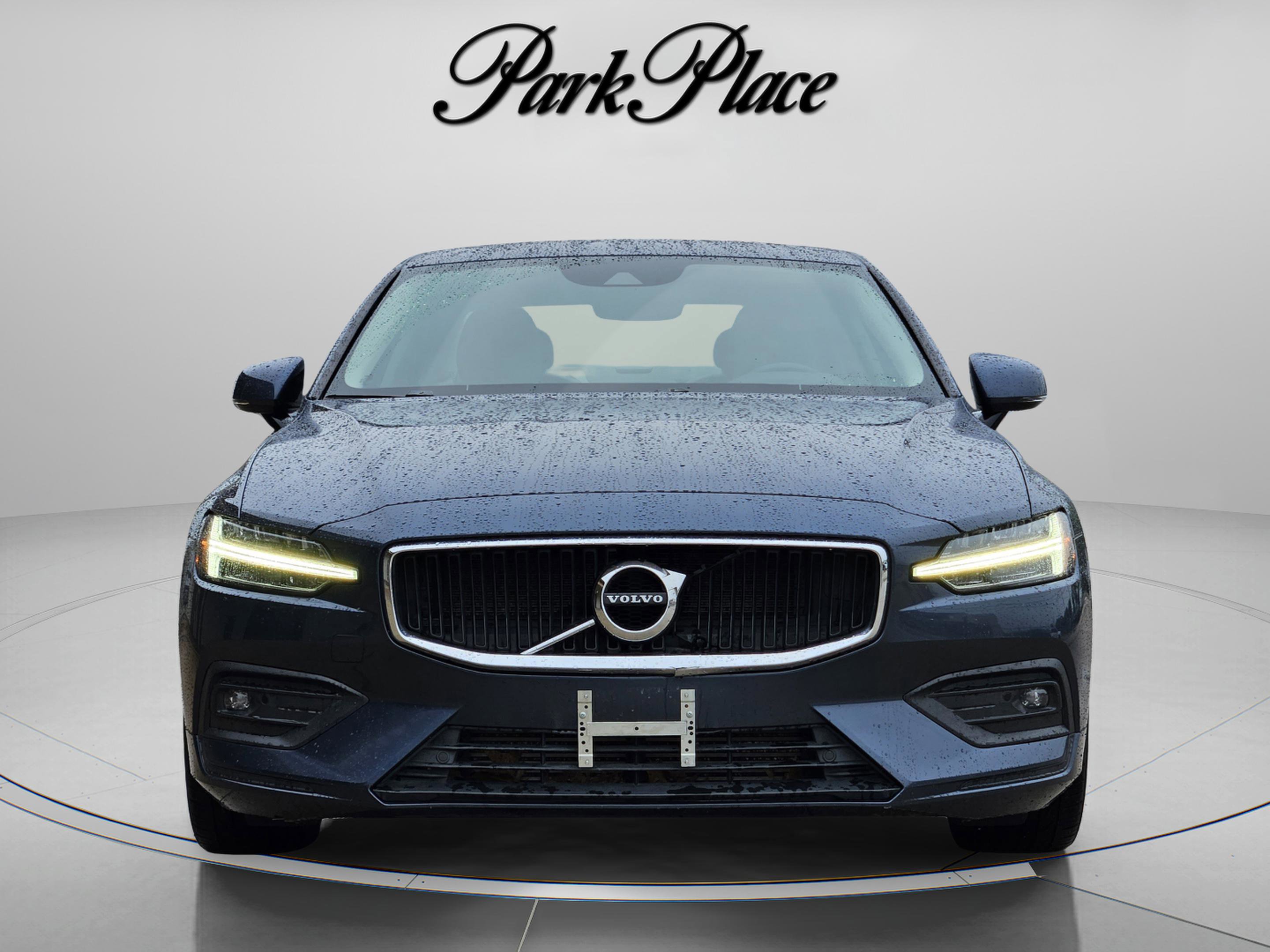 Used 2021 Volvo S60 T5 Momentum w/ Premium Package image 9