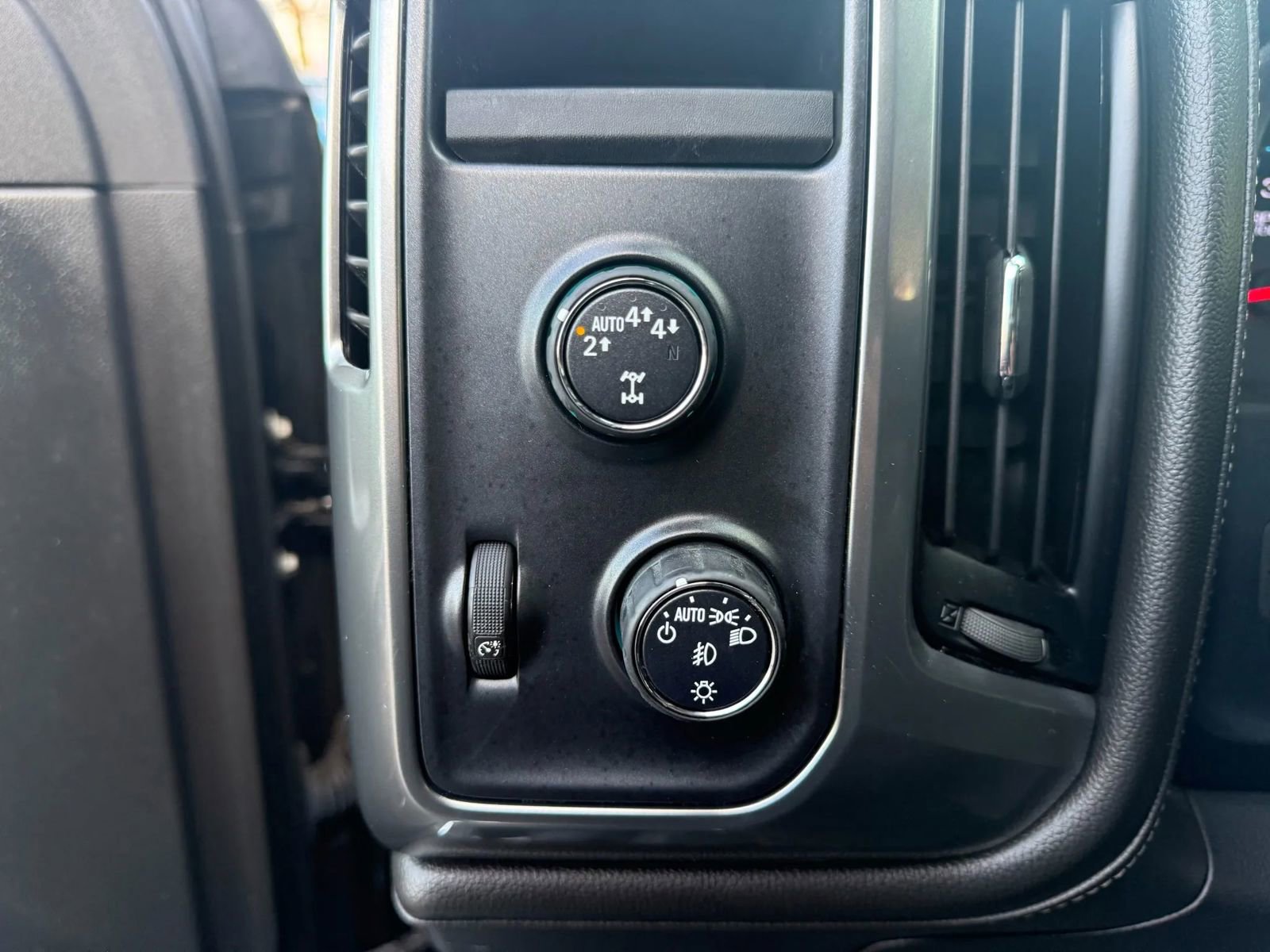 Used 2017 Chevrolet Silverado 1500 LTZ w/ LTZ Plus Package image 16