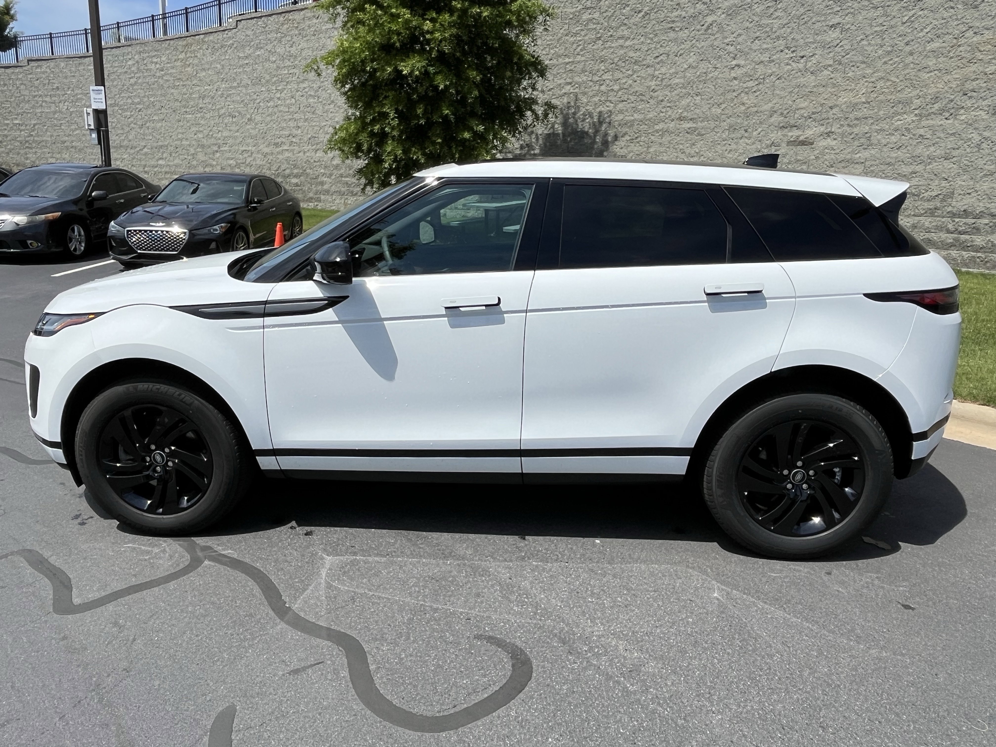 Used 2026 Land Rover Range Rover Evoque S AWD/4WD image 4