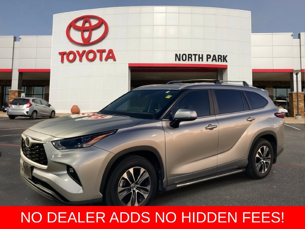 Used 2023 Toyota Highlander XLE