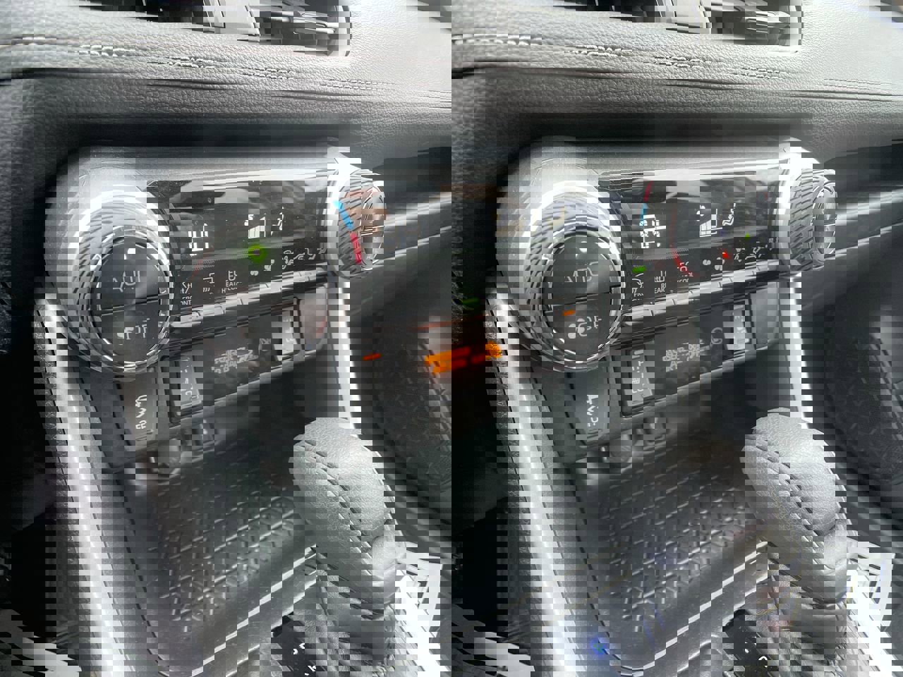 Used 2020 Toyota RAV4 XLE image 19