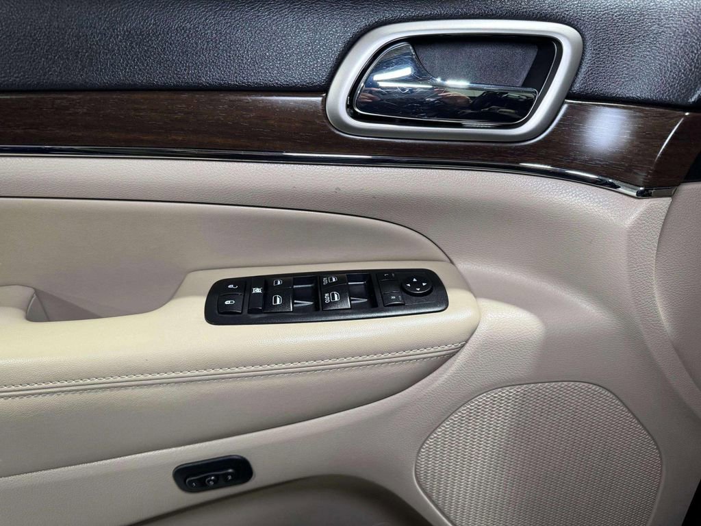 Used 2017 Jeep Grand Cherokee Limited image 9